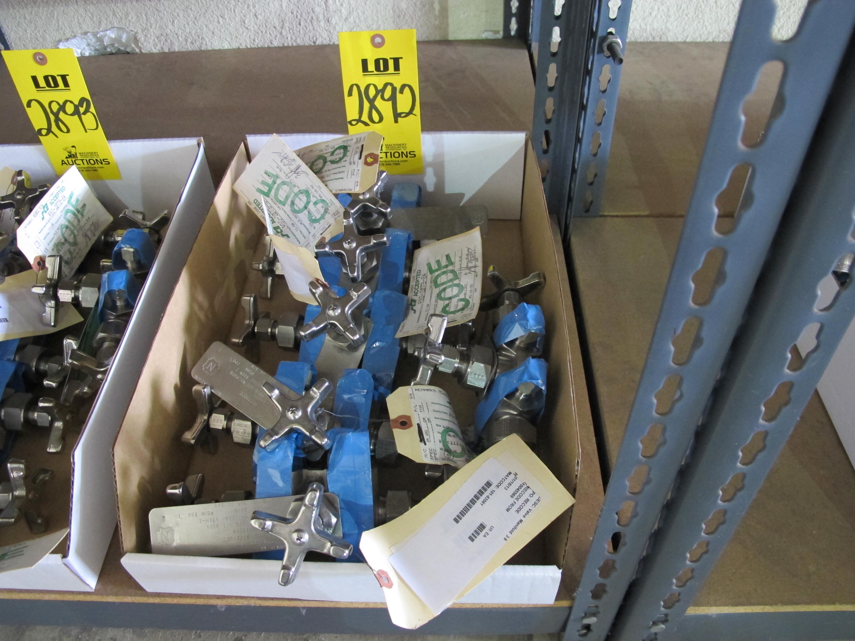 LOT (9) VALVES, MANIFOLD TYPE, 3/8" SIZE, 2485 LB/700 DEGREE F RATING, 316 SS MATERIAL, COMPRESSION CONNECTIONS, A182 SPECIFICATION, 4-WAY STYLE, HANDWHEEL OPERATOR. MARK 856. PART # 30023000 (W-51) LOADING & HANDLING FEE $5-